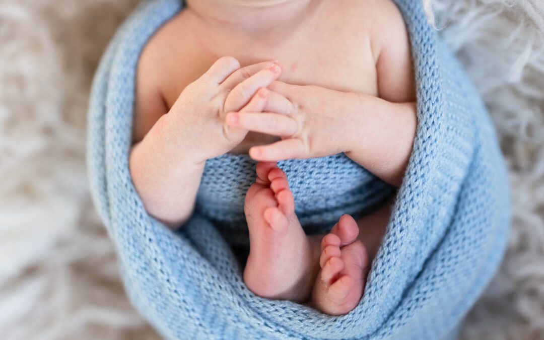 Your Minneapolis Newborn Photo Options: In Studio, or in Your Home?